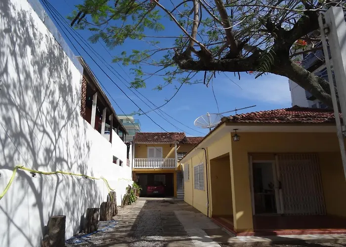 Ano Novo! Aproveite amplo espaço em Casa de Praia para Grupos e Familias